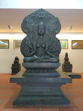 Tượng Nữ thần Ponagar